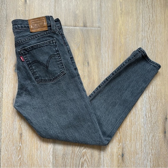 REVOLVE Levi's Wedgie Icon Fit Jeans in Bite My Dust Wash Grey Denim - Size 25 - Picture 6 of 16